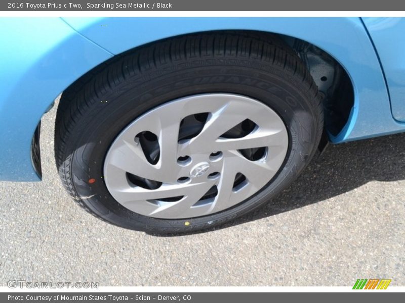 Sparkling Sea Metallic / Black 2016 Toyota Prius c Two
