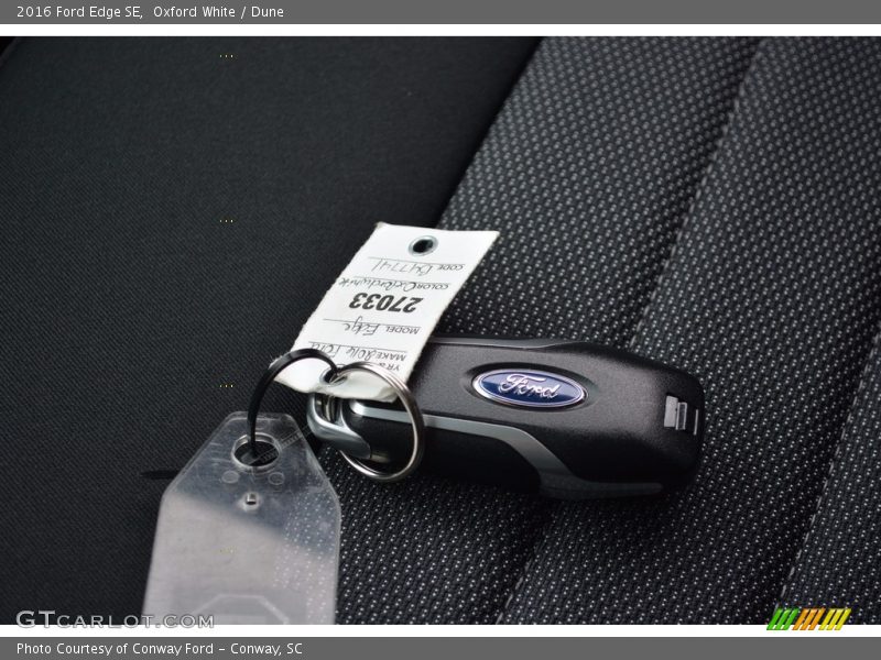 Oxford White / Dune 2016 Ford Edge SE