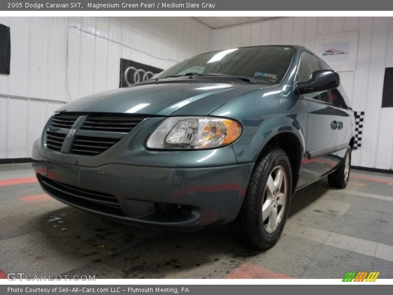 Magnesium Green Pearl / Medium Slate Gray 2005 Dodge Caravan SXT
