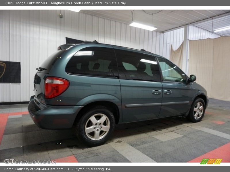 Magnesium Green Pearl / Medium Slate Gray 2005 Dodge Caravan SXT