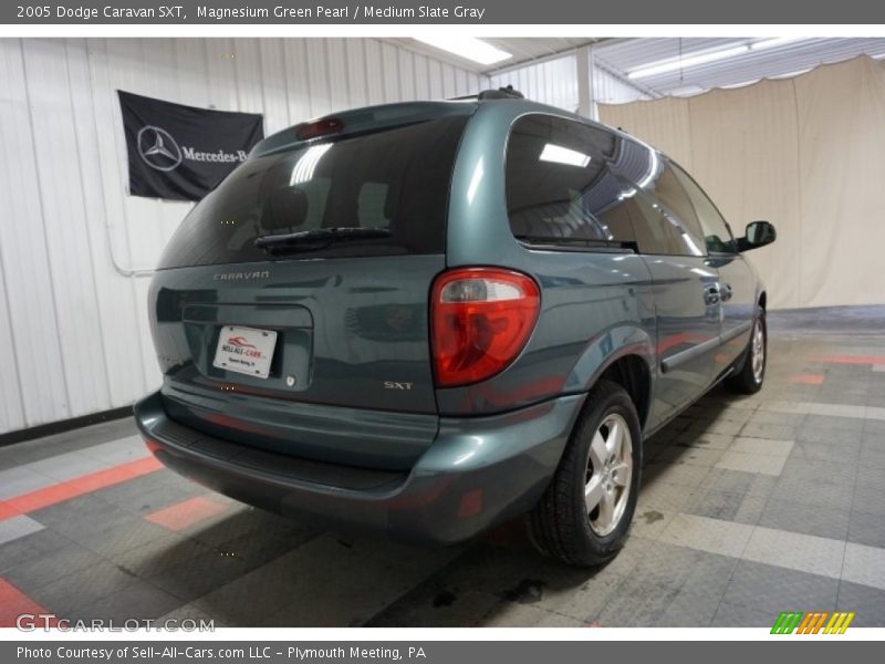 Magnesium Green Pearl / Medium Slate Gray 2005 Dodge Caravan SXT