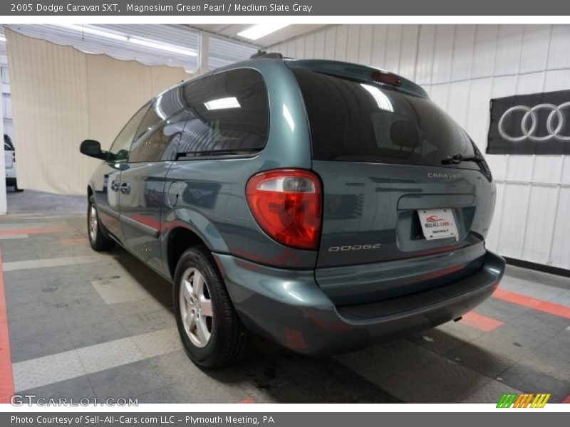 Magnesium Green Pearl / Medium Slate Gray 2005 Dodge Caravan SXT