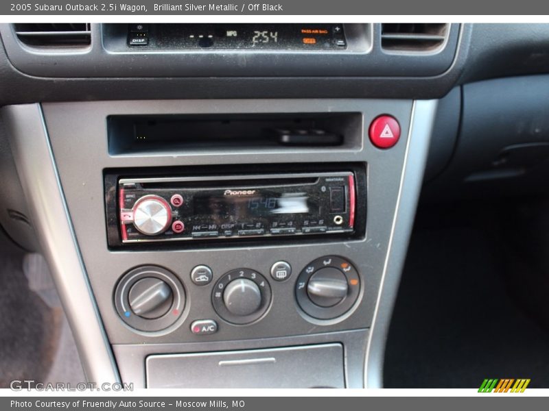 Brilliant Silver Metallic / Off Black 2005 Subaru Outback 2.5i Wagon