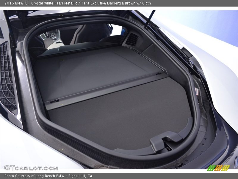  2016 i8  Trunk