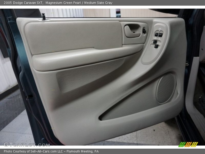 Magnesium Green Pearl / Medium Slate Gray 2005 Dodge Caravan SXT