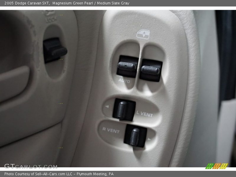 Magnesium Green Pearl / Medium Slate Gray 2005 Dodge Caravan SXT