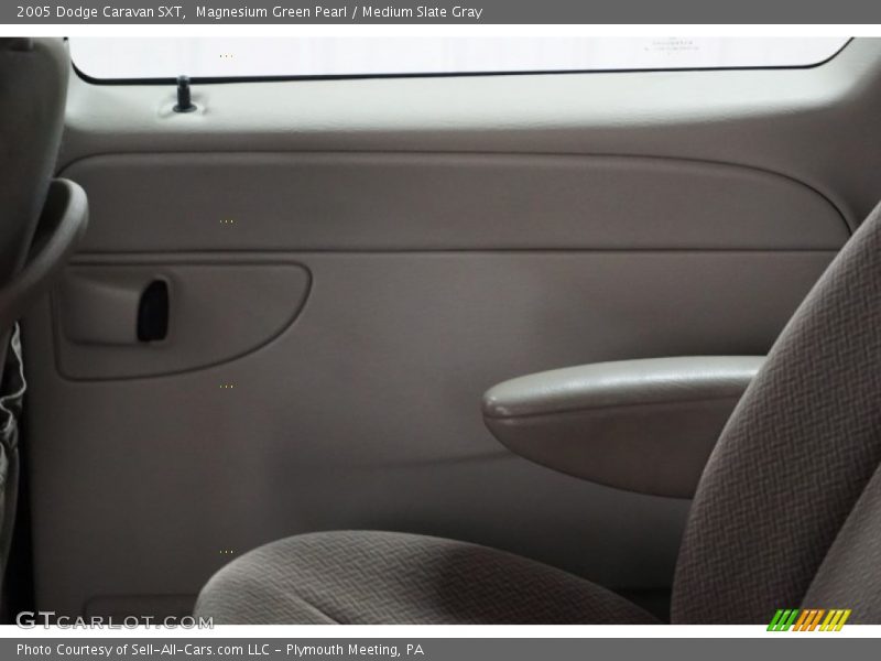 Magnesium Green Pearl / Medium Slate Gray 2005 Dodge Caravan SXT