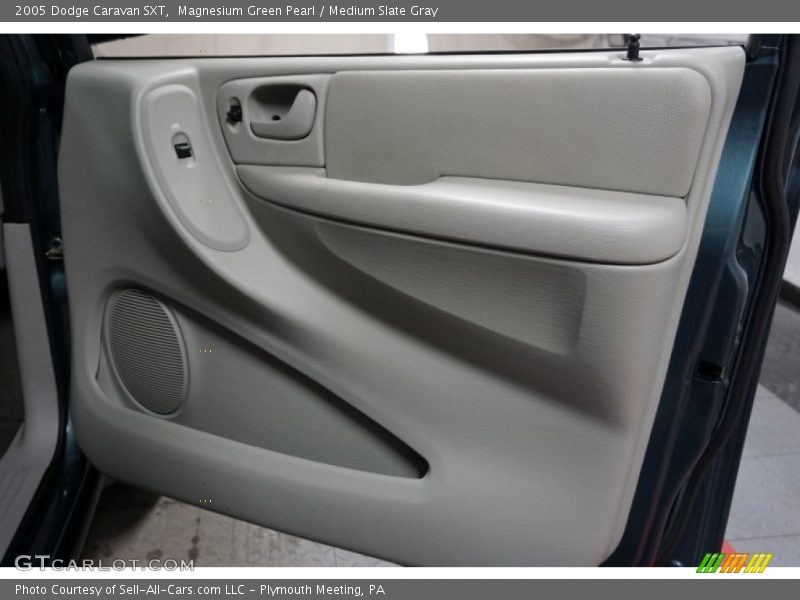 Magnesium Green Pearl / Medium Slate Gray 2005 Dodge Caravan SXT