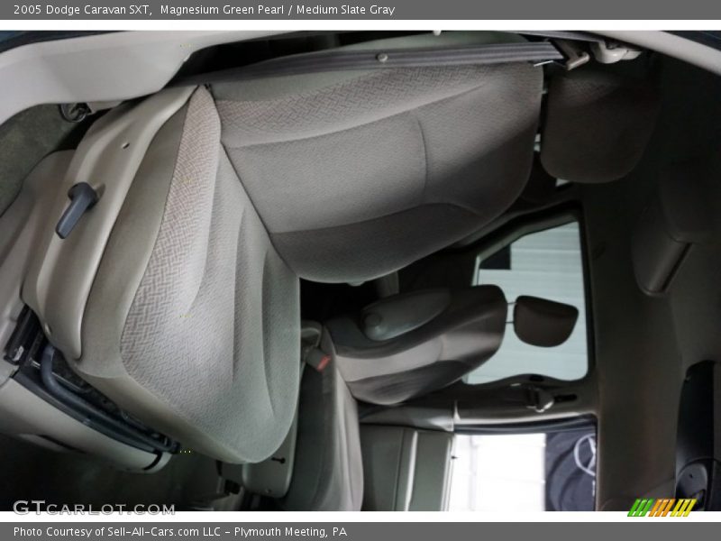 Magnesium Green Pearl / Medium Slate Gray 2005 Dodge Caravan SXT