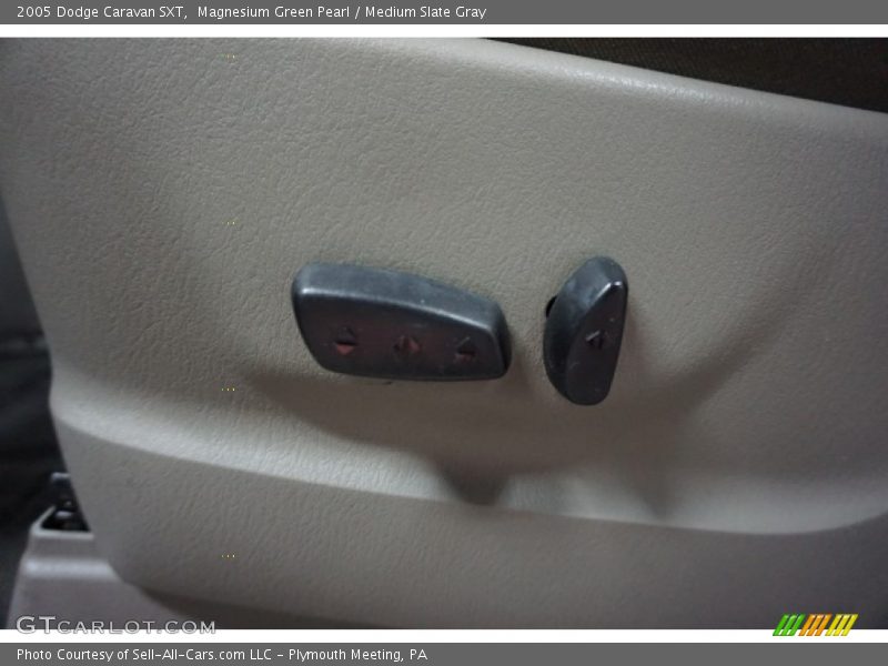 Magnesium Green Pearl / Medium Slate Gray 2005 Dodge Caravan SXT
