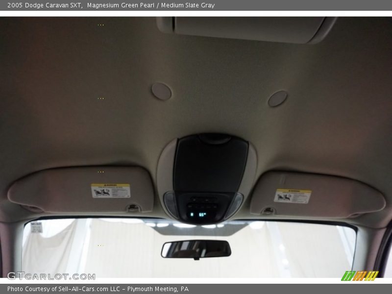 Magnesium Green Pearl / Medium Slate Gray 2005 Dodge Caravan SXT