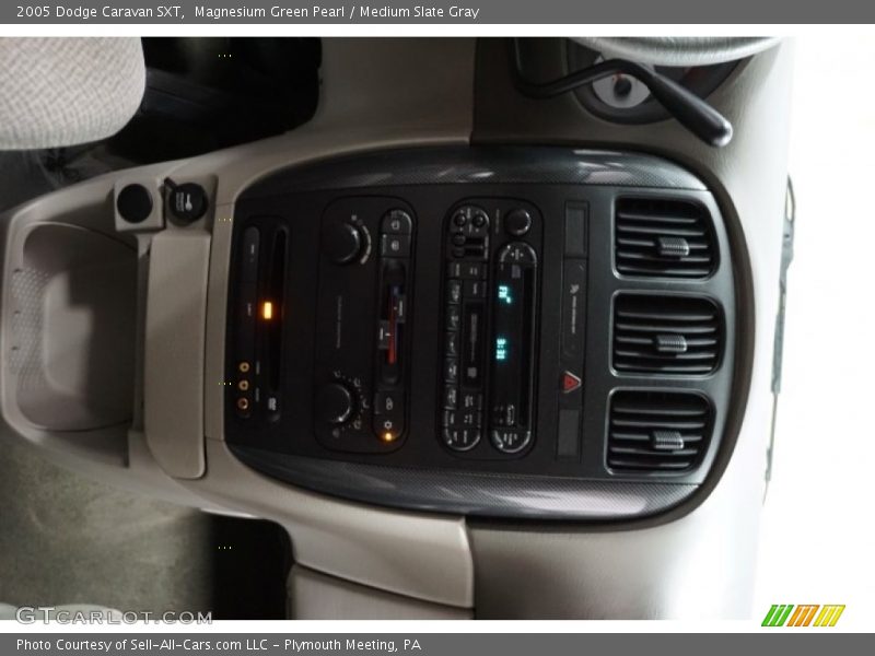 Magnesium Green Pearl / Medium Slate Gray 2005 Dodge Caravan SXT