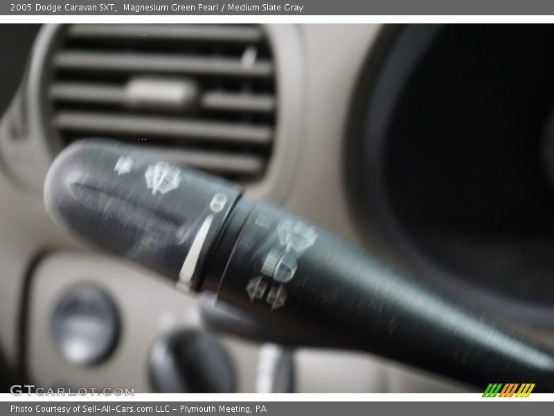 Magnesium Green Pearl / Medium Slate Gray 2005 Dodge Caravan SXT