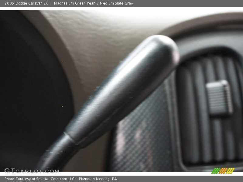 Magnesium Green Pearl / Medium Slate Gray 2005 Dodge Caravan SXT