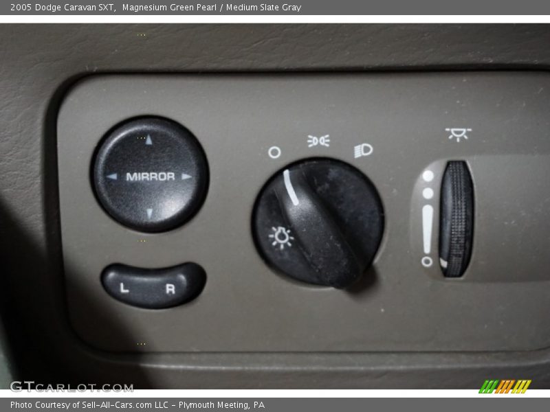 Magnesium Green Pearl / Medium Slate Gray 2005 Dodge Caravan SXT
