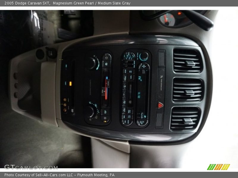 Magnesium Green Pearl / Medium Slate Gray 2005 Dodge Caravan SXT