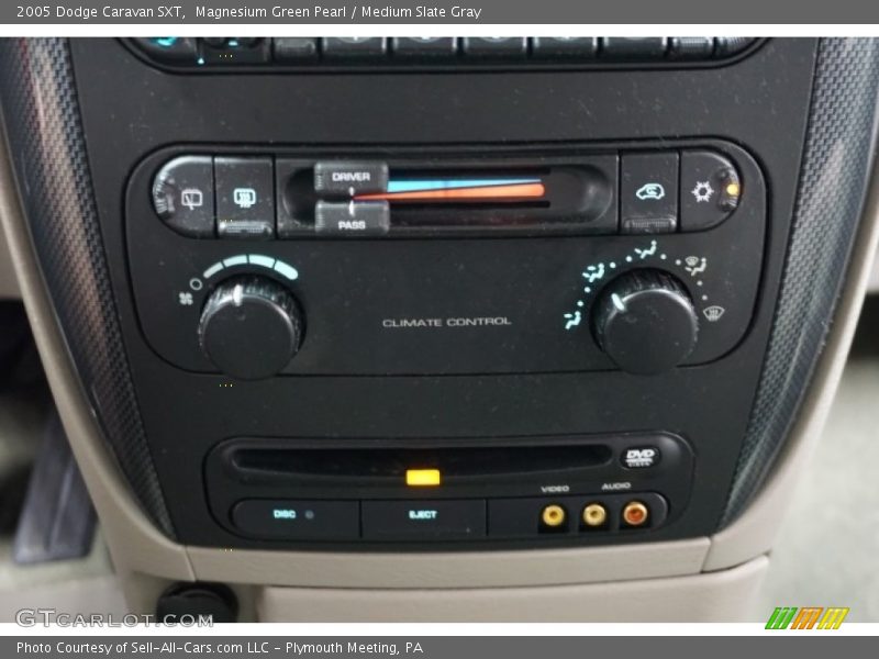 Magnesium Green Pearl / Medium Slate Gray 2005 Dodge Caravan SXT