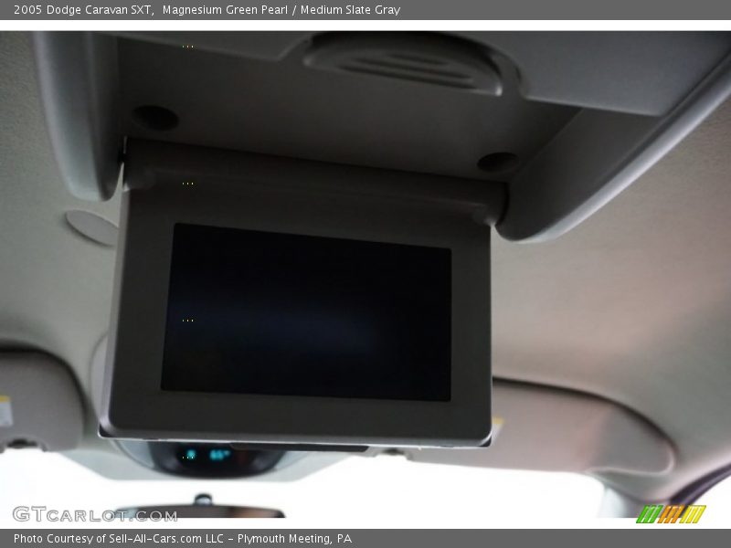 Magnesium Green Pearl / Medium Slate Gray 2005 Dodge Caravan SXT
