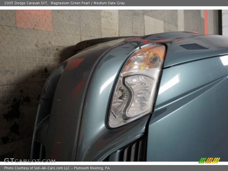 Magnesium Green Pearl / Medium Slate Gray 2005 Dodge Caravan SXT