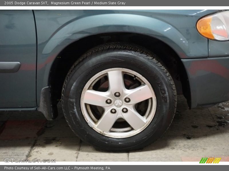 Magnesium Green Pearl / Medium Slate Gray 2005 Dodge Caravan SXT