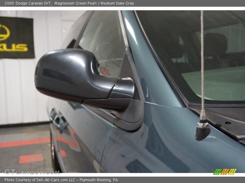 Magnesium Green Pearl / Medium Slate Gray 2005 Dodge Caravan SXT