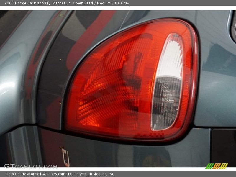 Magnesium Green Pearl / Medium Slate Gray 2005 Dodge Caravan SXT
