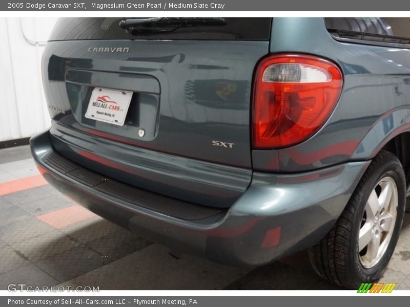 Magnesium Green Pearl / Medium Slate Gray 2005 Dodge Caravan SXT