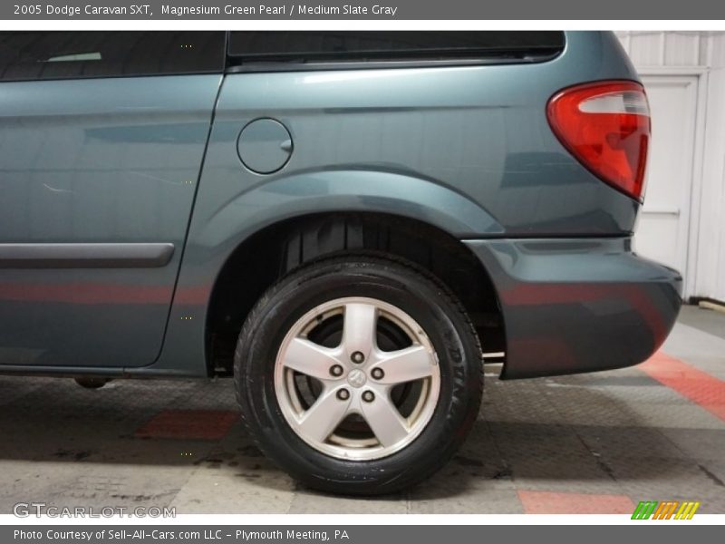 Magnesium Green Pearl / Medium Slate Gray 2005 Dodge Caravan SXT