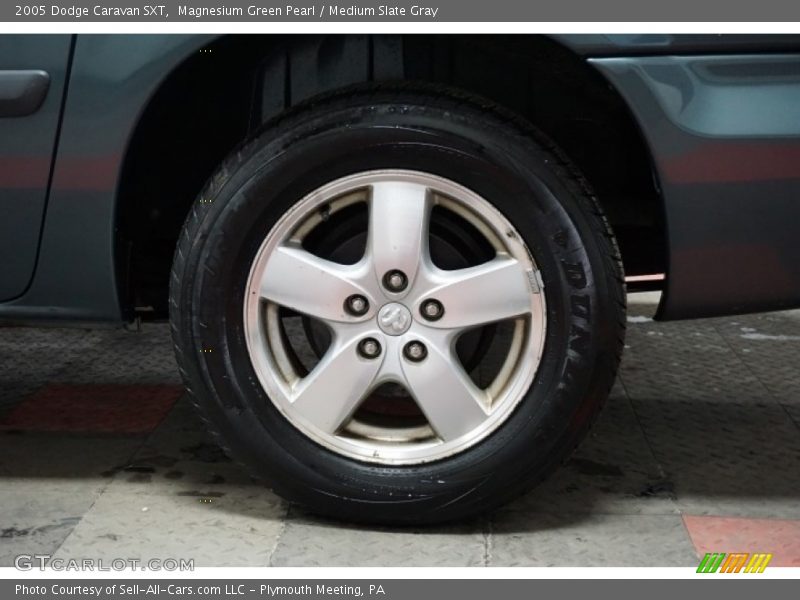 Magnesium Green Pearl / Medium Slate Gray 2005 Dodge Caravan SXT