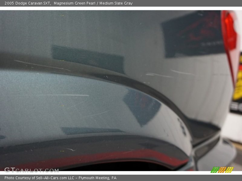 Magnesium Green Pearl / Medium Slate Gray 2005 Dodge Caravan SXT