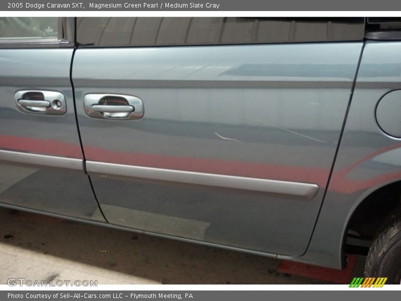 Magnesium Green Pearl / Medium Slate Gray 2005 Dodge Caravan SXT
