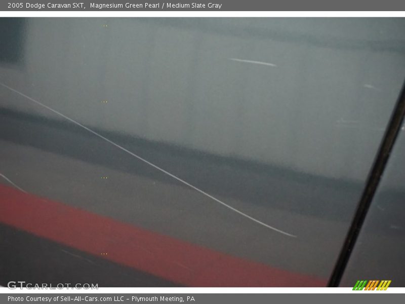 Magnesium Green Pearl / Medium Slate Gray 2005 Dodge Caravan SXT