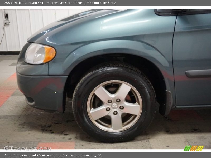 Magnesium Green Pearl / Medium Slate Gray 2005 Dodge Caravan SXT