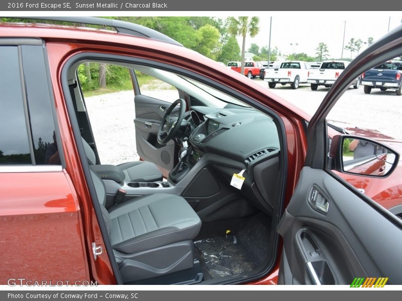 Sunset Metallic / Charcoal Black 2016 Ford Escape SE