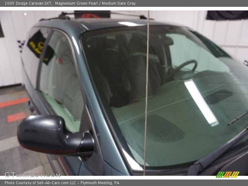 Magnesium Green Pearl / Medium Slate Gray 2005 Dodge Caravan SXT