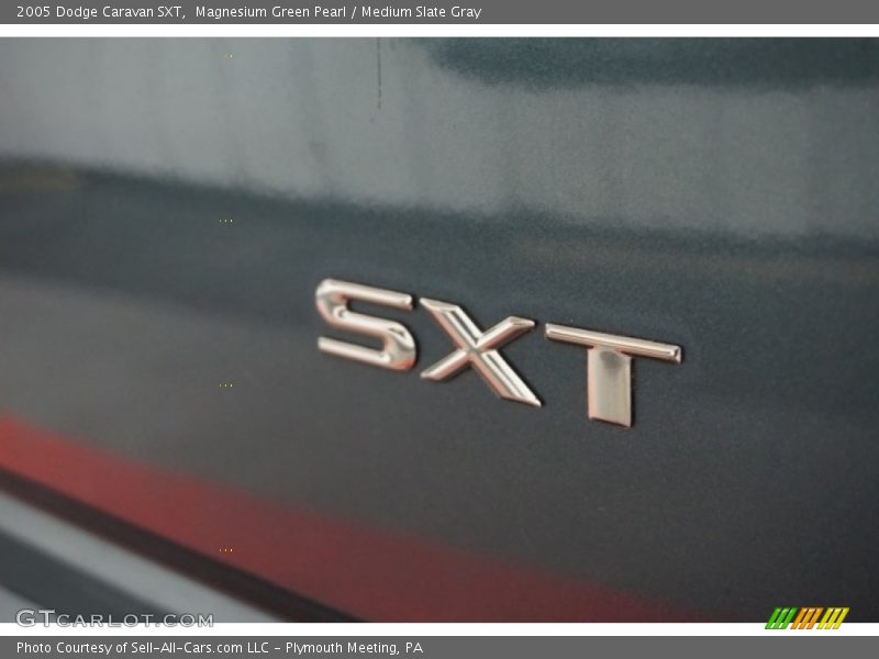 Magnesium Green Pearl / Medium Slate Gray 2005 Dodge Caravan SXT
