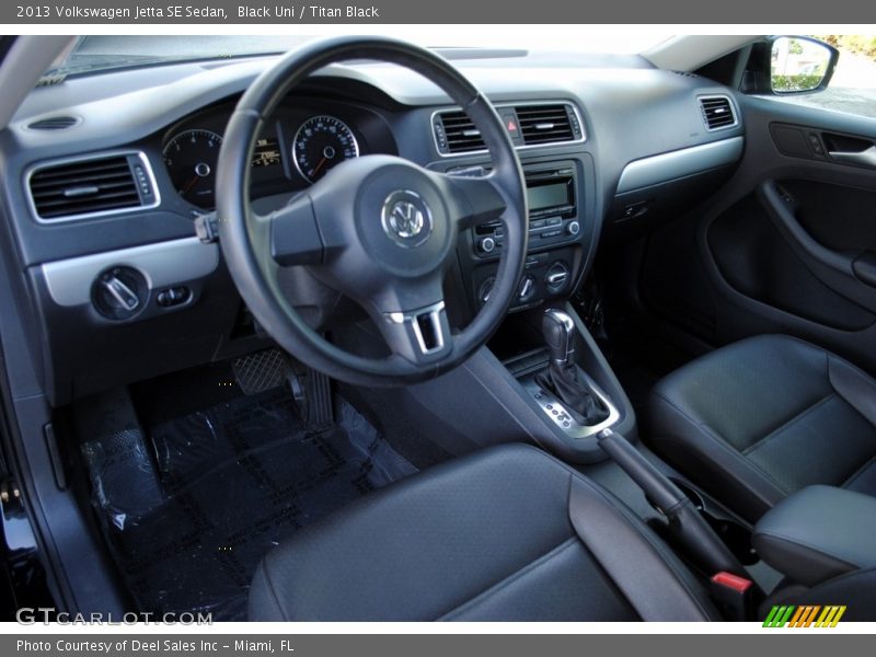 Black Uni / Titan Black 2013 Volkswagen Jetta SE Sedan