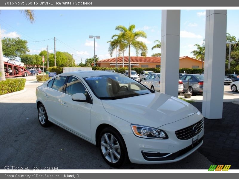 Ice White / Soft Beige 2016 Volvo S60 T5 Drive-E