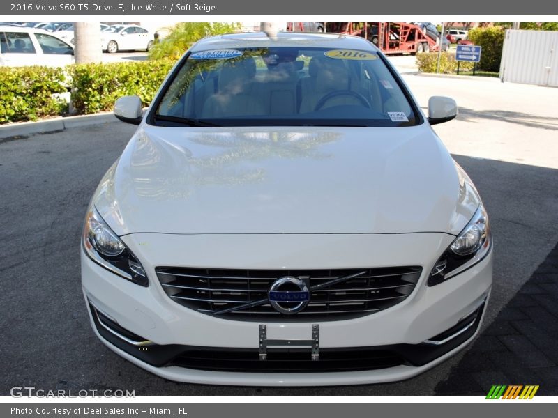 Ice White / Soft Beige 2016 Volvo S60 T5 Drive-E