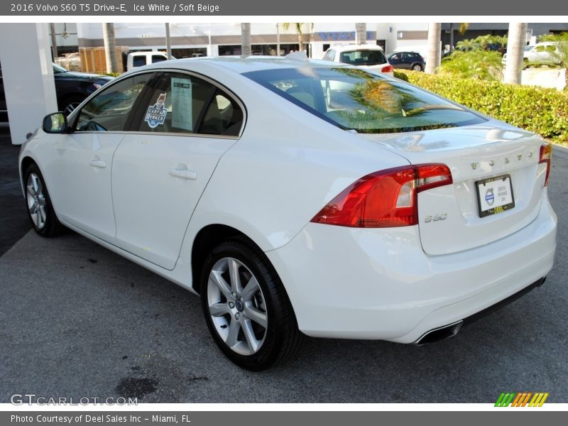 Ice White / Soft Beige 2016 Volvo S60 T5 Drive-E