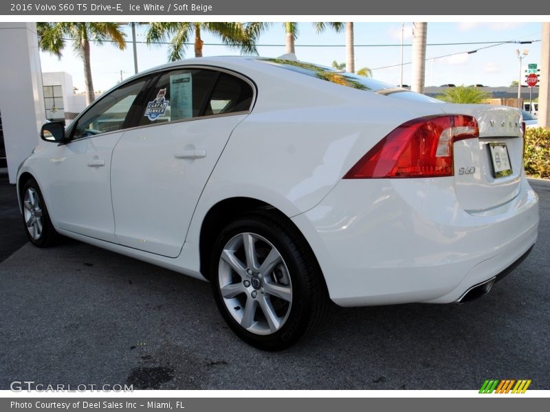 Ice White / Soft Beige 2016 Volvo S60 T5 Drive-E