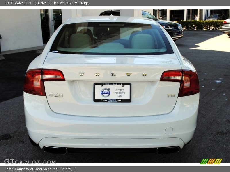 Ice White / Soft Beige 2016 Volvo S60 T5 Drive-E