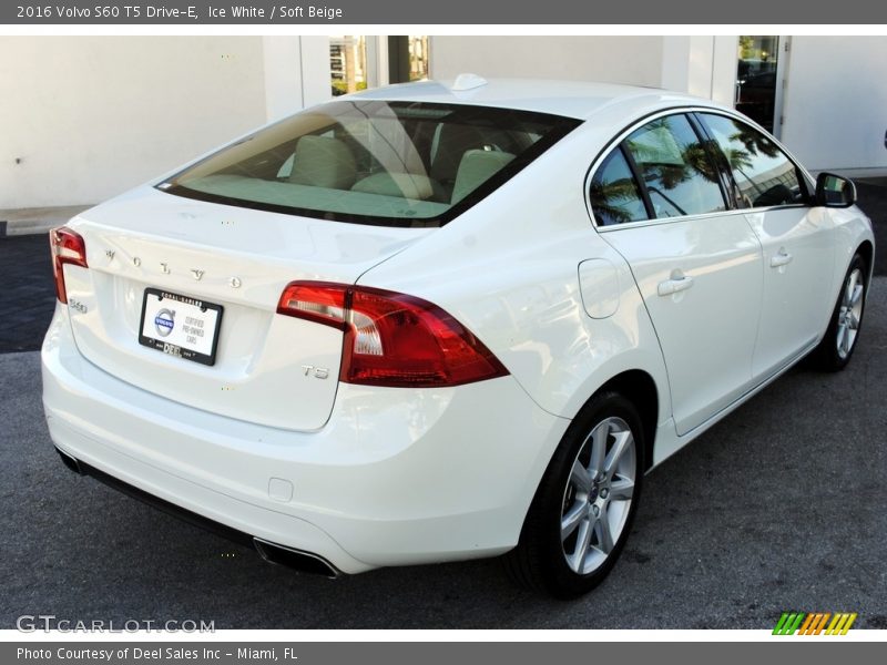 Ice White / Soft Beige 2016 Volvo S60 T5 Drive-E