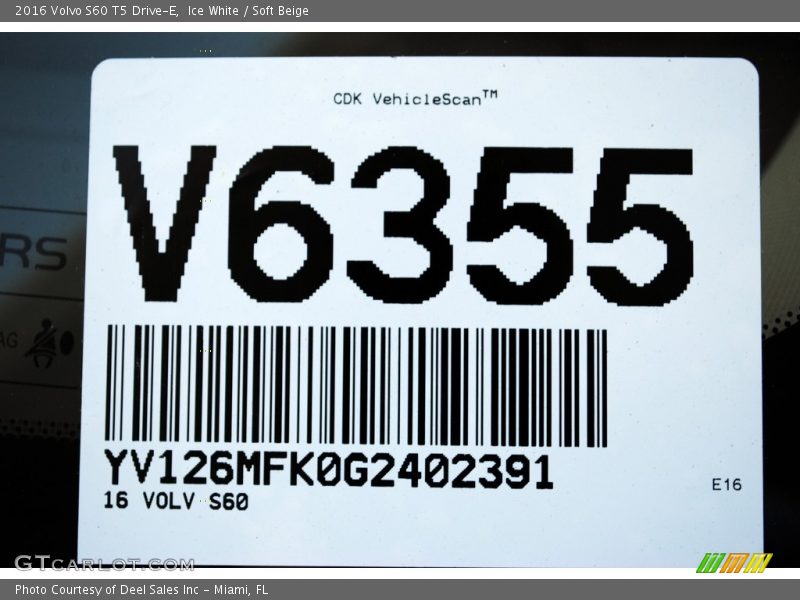 Ice White / Soft Beige 2016 Volvo S60 T5 Drive-E