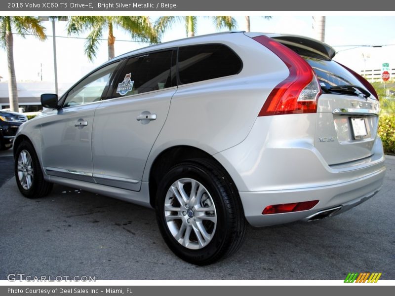 Bright Silver Metallic / Beige 2016 Volvo XC60 T5 Drive-E