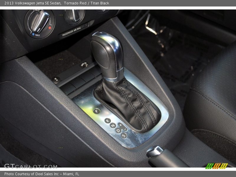 Tornado Red / Titan Black 2013 Volkswagen Jetta SE Sedan