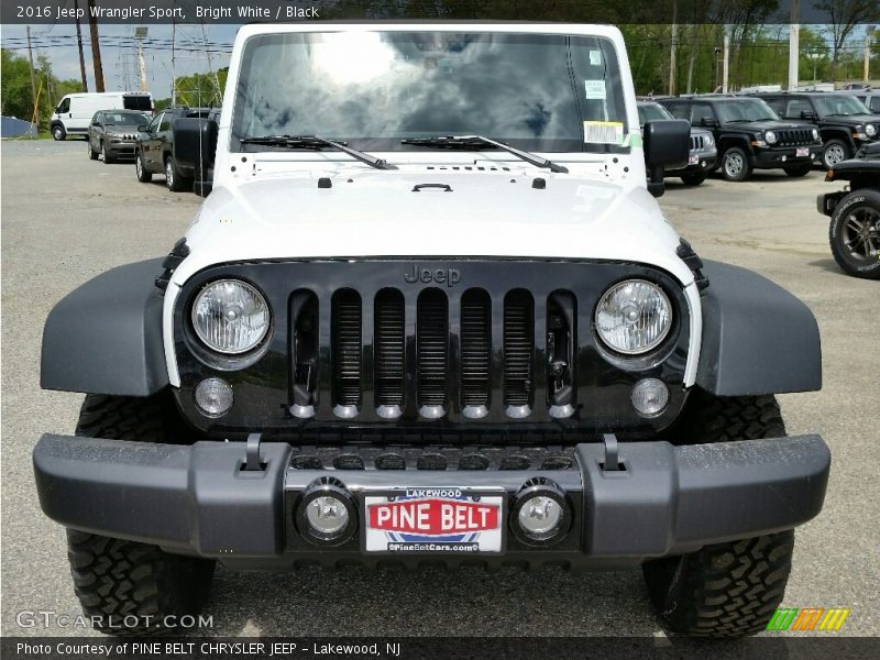 Bright White / Black 2016 Jeep Wrangler Sport
