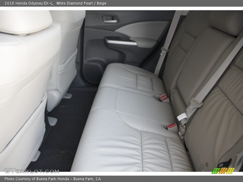 White Diamond Pearl / Beige 2016 Honda Odyssey EX-L