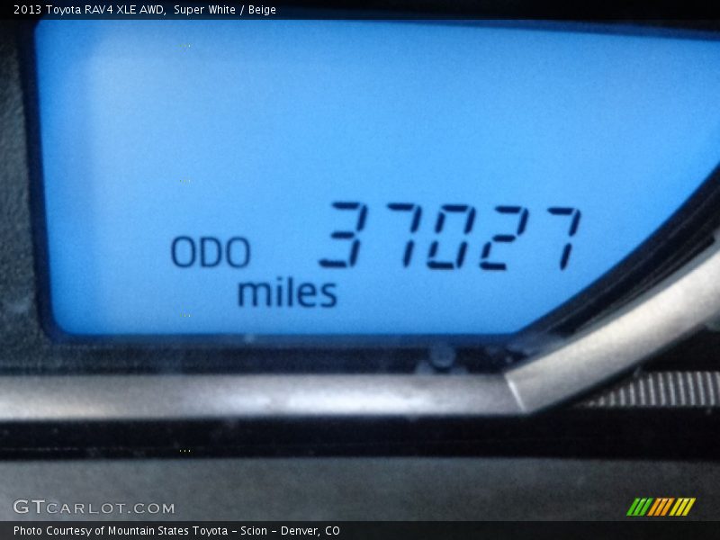 Super White / Beige 2013 Toyota RAV4 XLE AWD