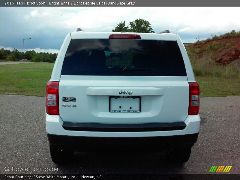 Bright White / Light Pebble Beige/Dark Slate Gray 2016 Jeep Patriot Sport